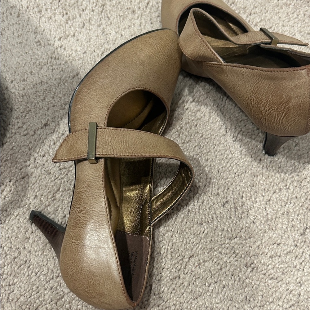 Kelly & Katie Tan Heels